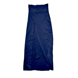 skims black swim skirt.
High
waisted with slit.
New with
tags. size small